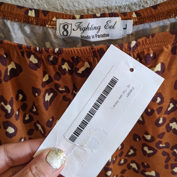 NWT Fighting Eel Jake top in Meow print, size L - Picture 4 of 6